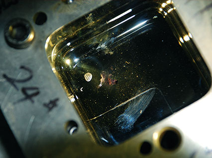 <a href='http://m.mjmei.cn/product/3.htm' class='text_a'>模具激光焊機(jī)</a>修復(fù)鏡面模具效果